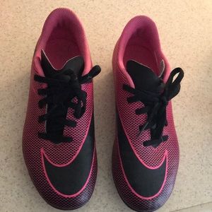 Girls Nike Soccer Shoes - Hot Pink